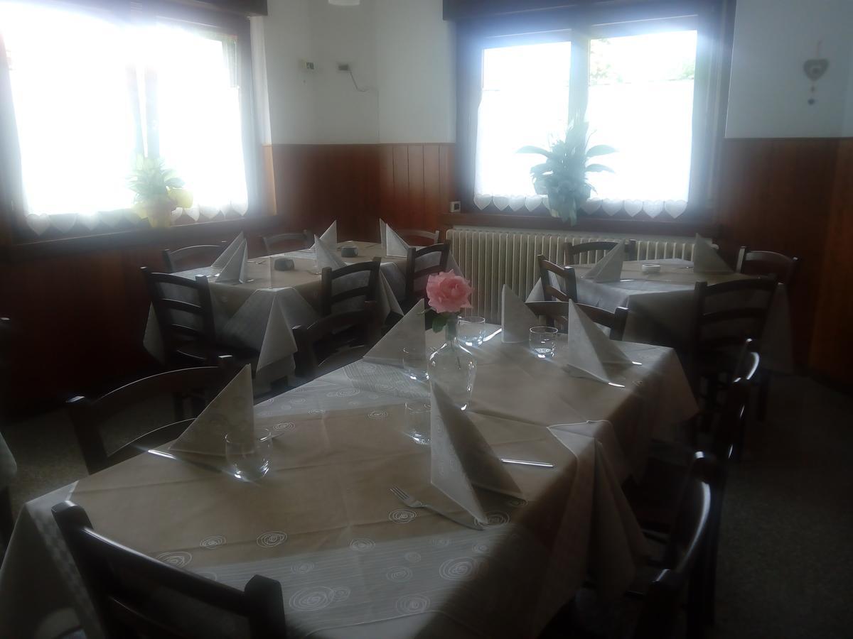 Albergo Alla Pineta Villa Santina Kültér fotó
